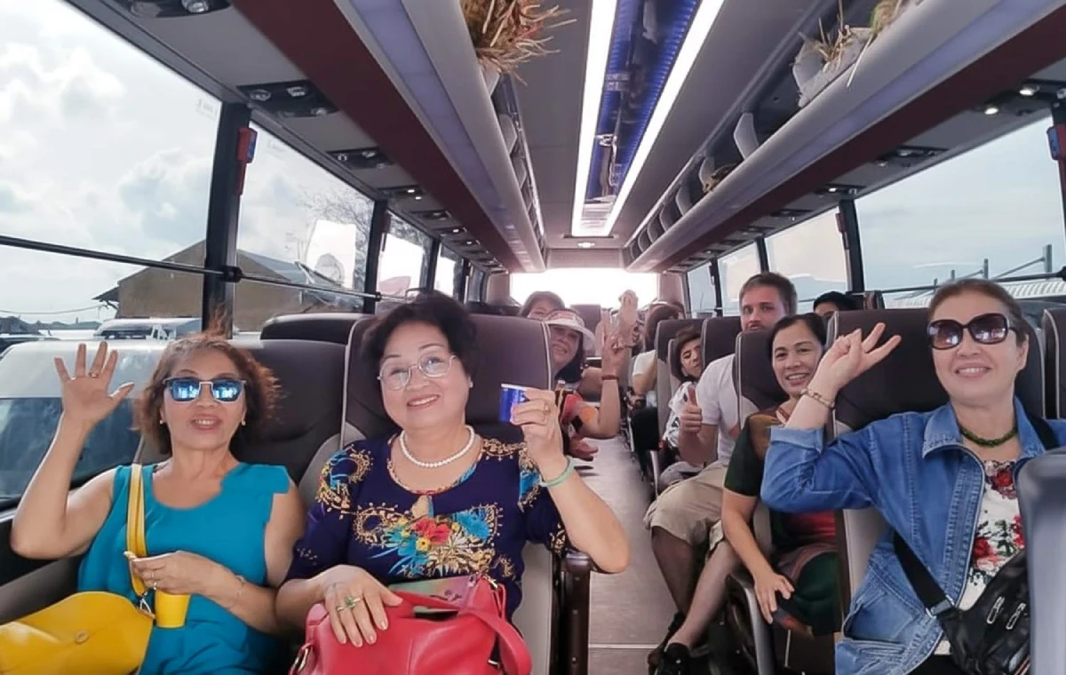 Cat Ba Discovery bus from Hanoi to Cat Ba Island