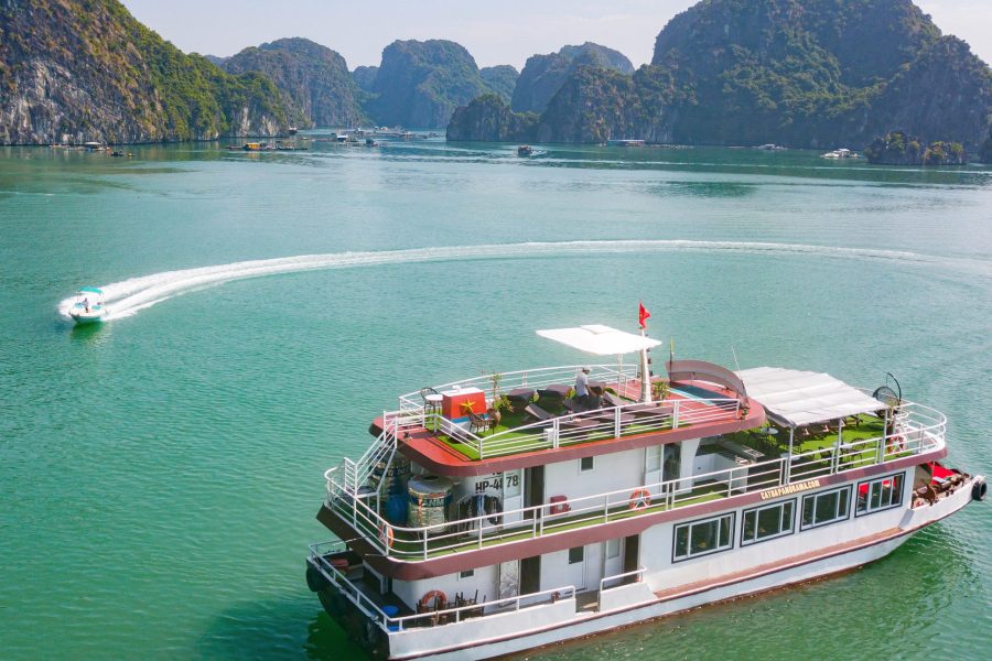 Lan Ha Bay – Viet Hai Village – Bright Cave Full Day – Vip 1