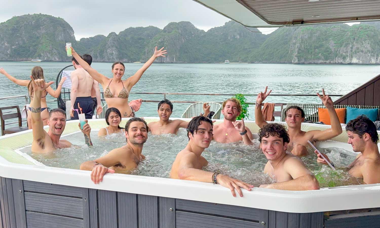 Dcharme-luxury-Jacuzzy-1