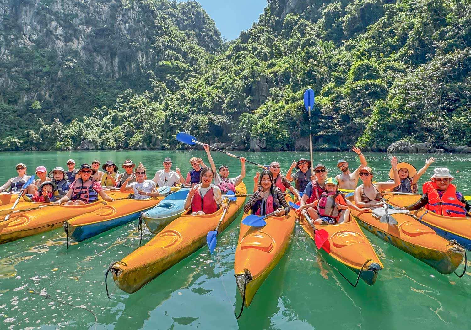Kayaking-in-Lan-Ha-Bay