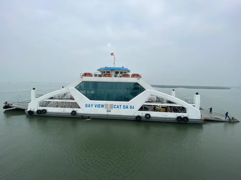 Phà chở khách của Cát Bà discovery từ Đồng Bài sang Cái Viềng