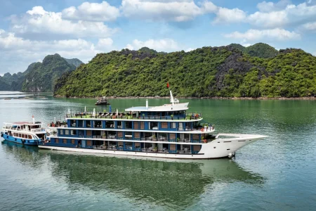 5-star Doris Cruise Halong Bay and Lan Ha Bay exterior
