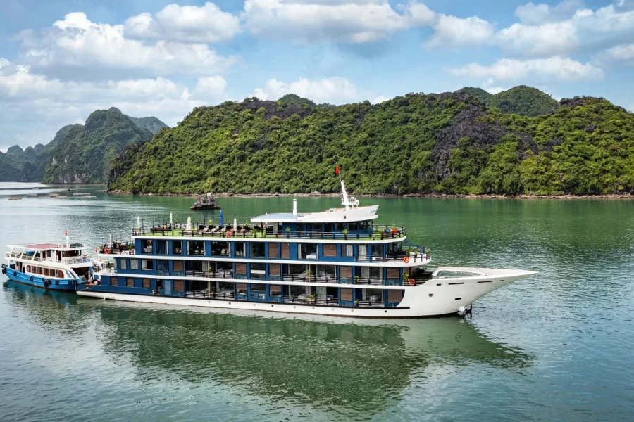 5-star Doris Cruise Halong Bay and Lan Ha Bay exterior