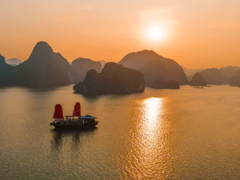 Lan Ha Bay boutique Cruise under the sunset