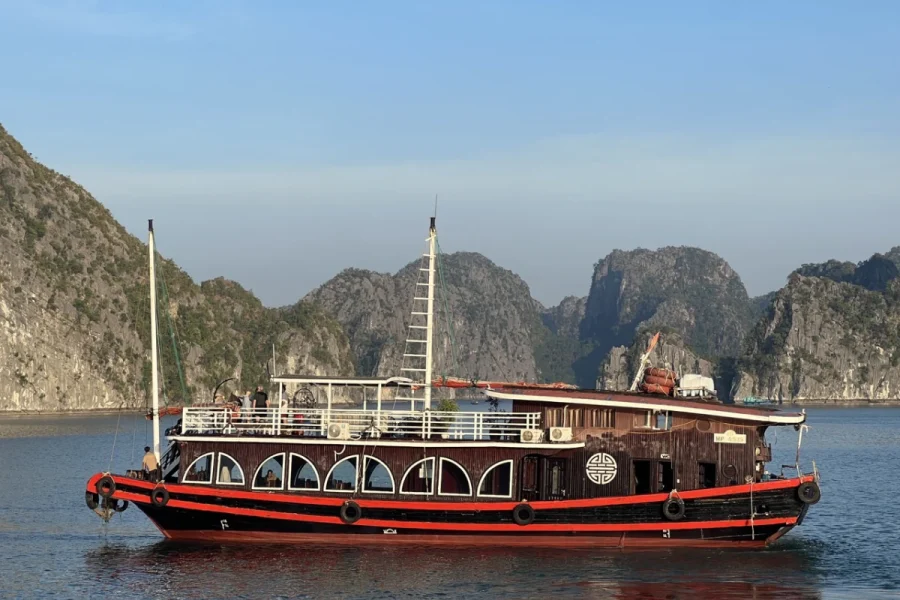 Traditional wooden Lan Ha Bay Boutique Cruise boat with red sails - Classic 6